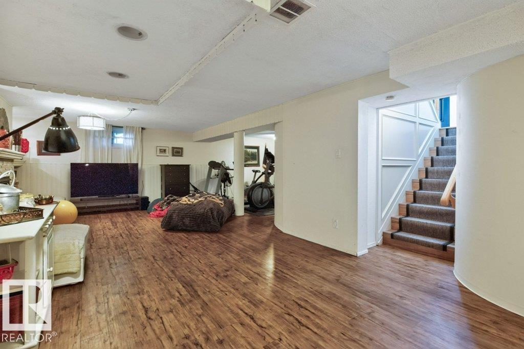 9047 52 ST NW - Image 27