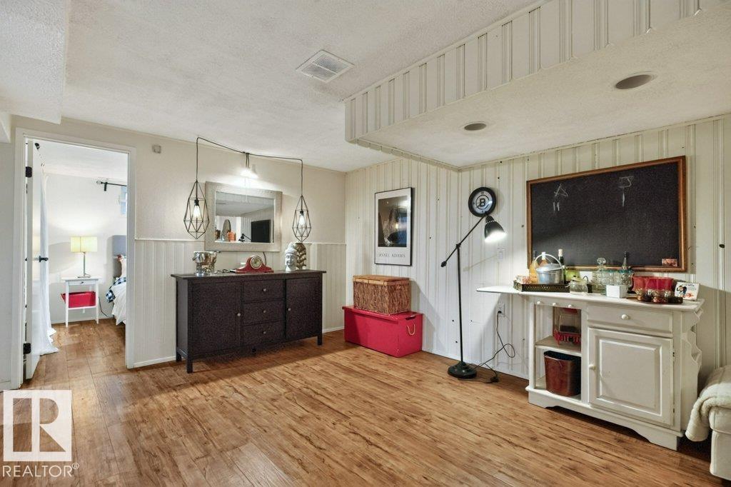 9047 52 ST NW - Image 31