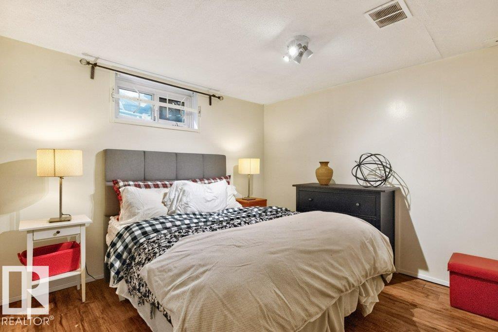 9047 52 ST NW - Image 32