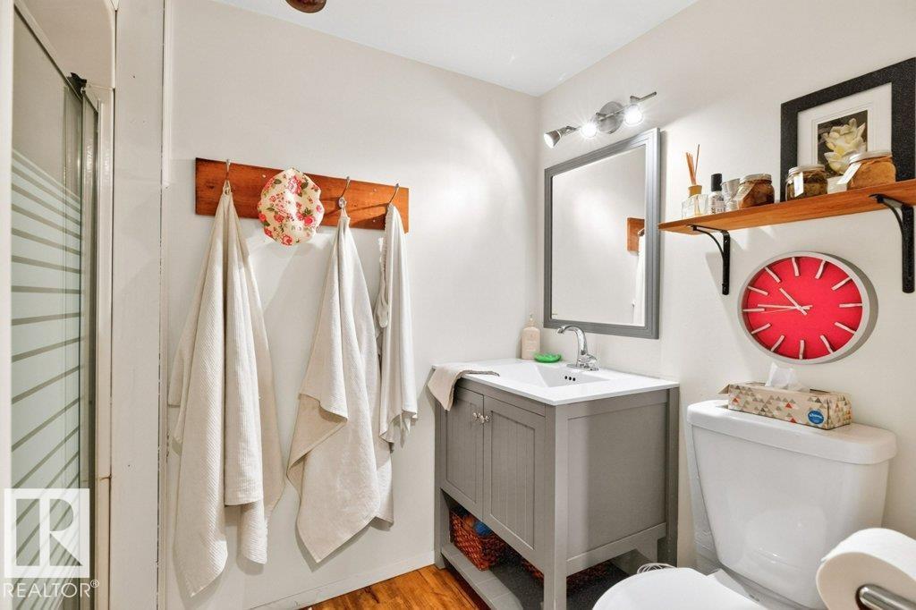 9047 52 ST NW - 34