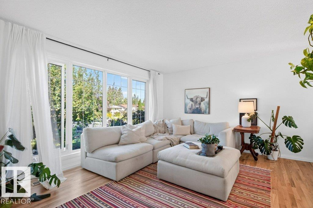 9047 52 ST NW - Image 9
