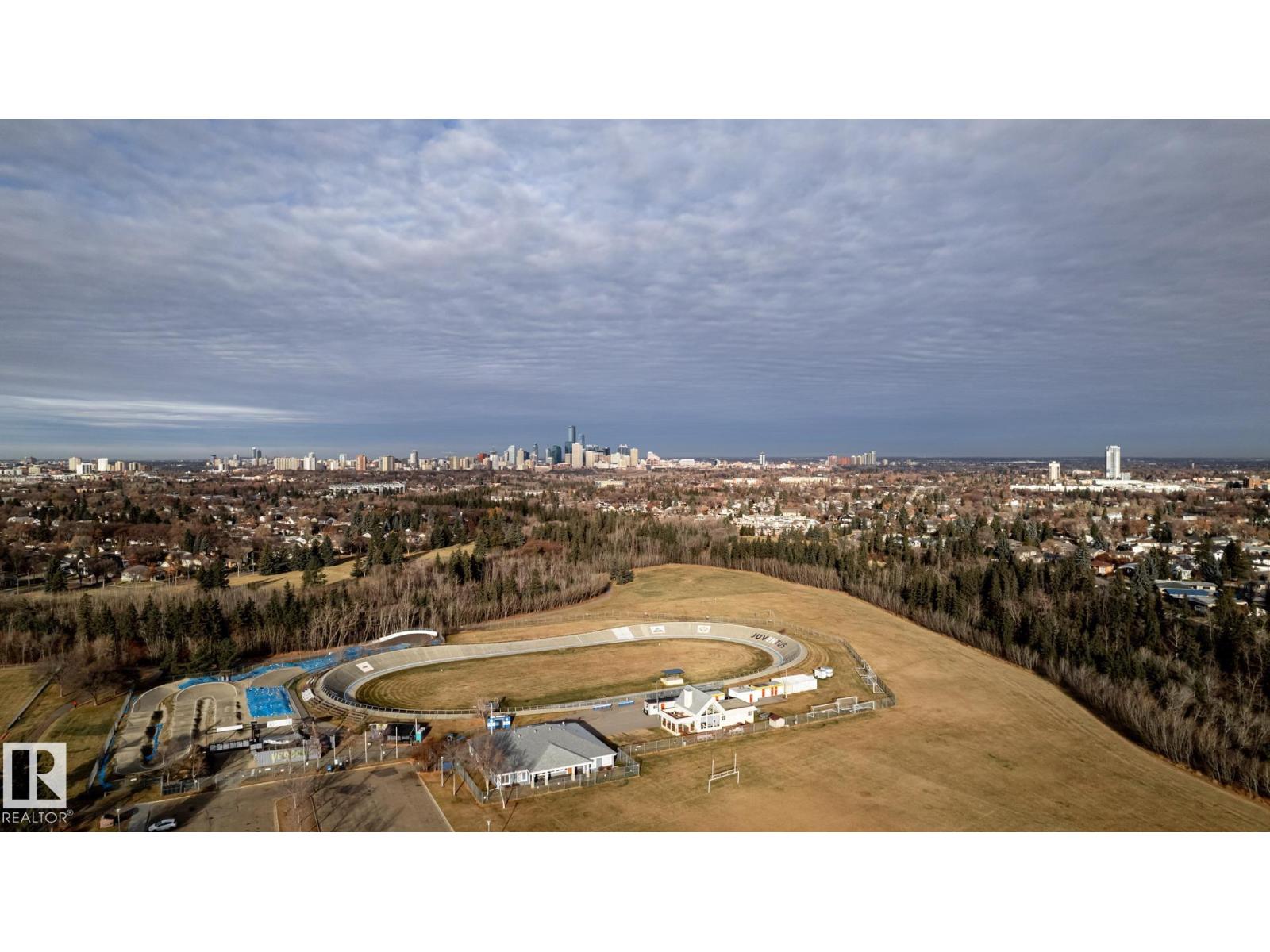 6724 84 ST NW - 10