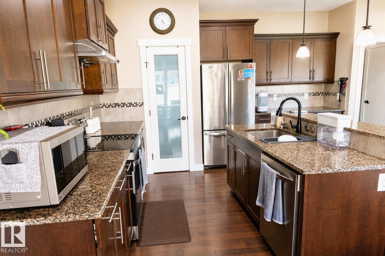 711 57 St SW - 11