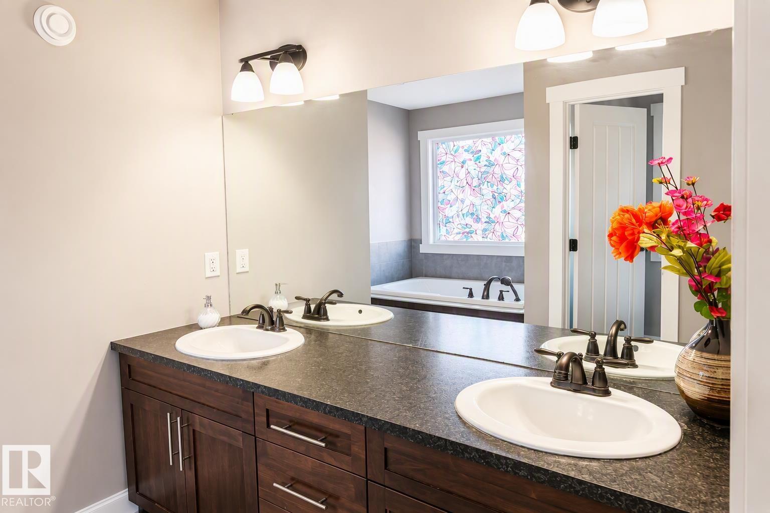 711 57 St SW - 19