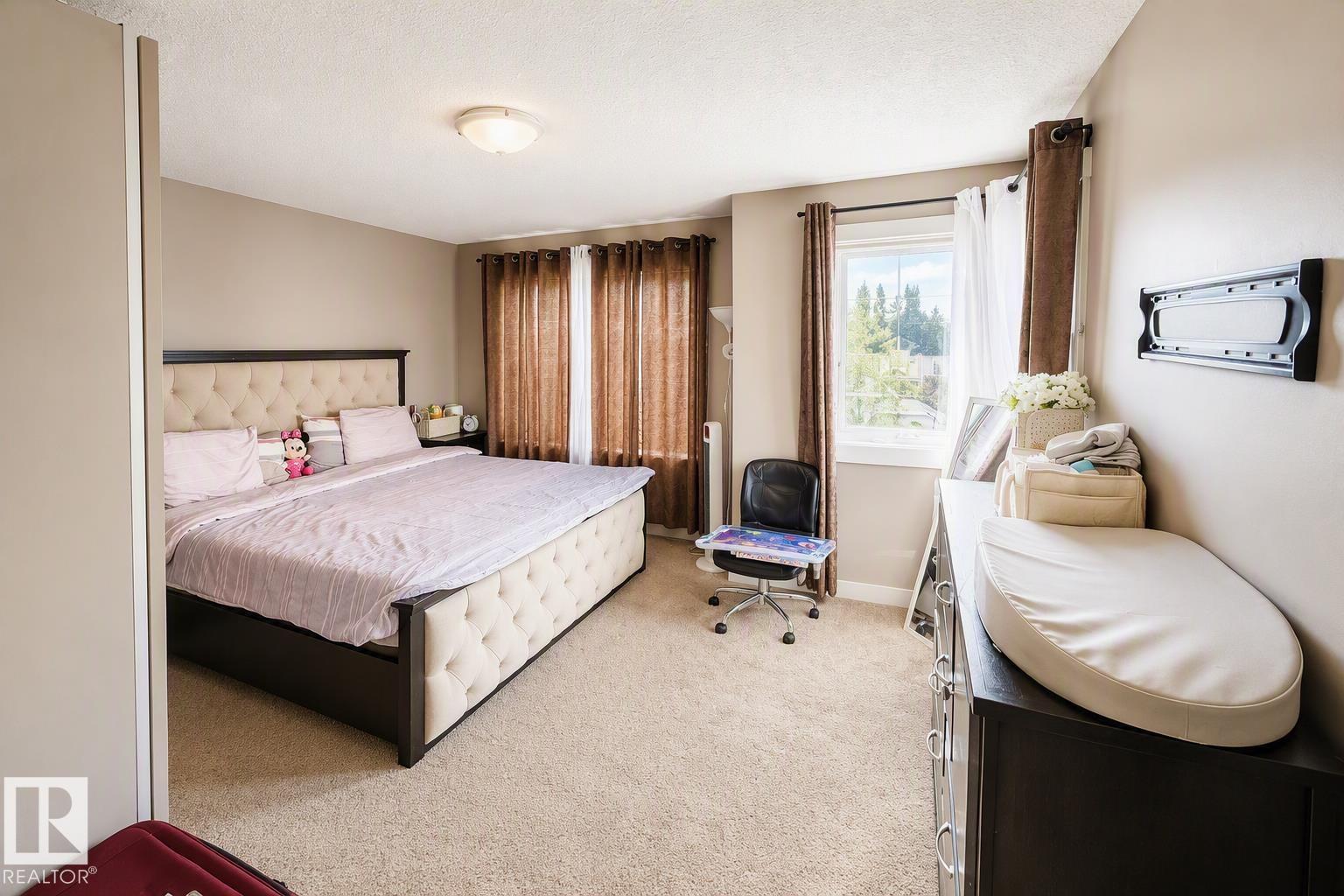 711 57 St SW - 28