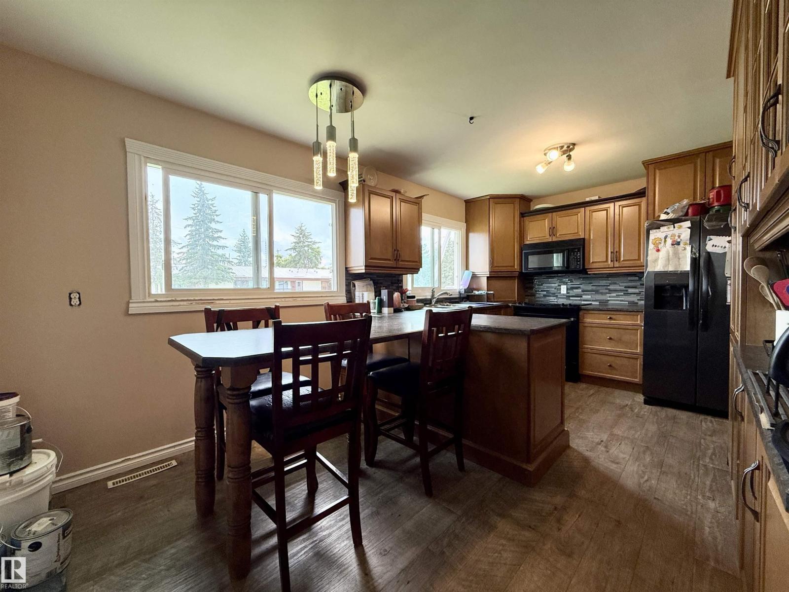 4808 52 AV photo 12