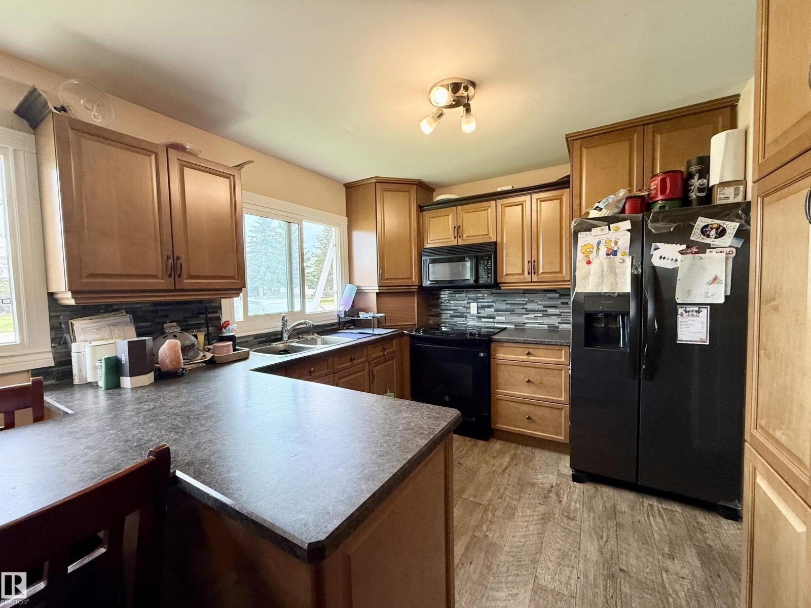 4808 52 AV photo 14