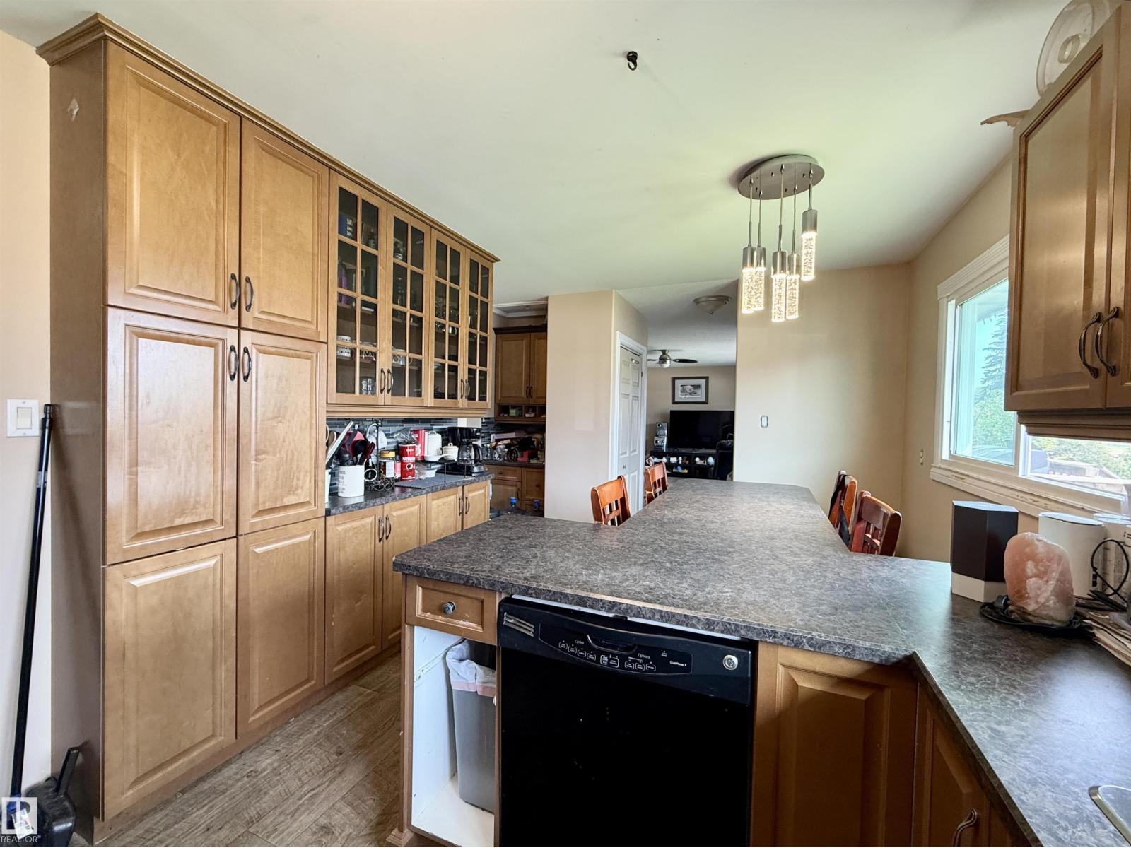 4808 52 AV photo 16