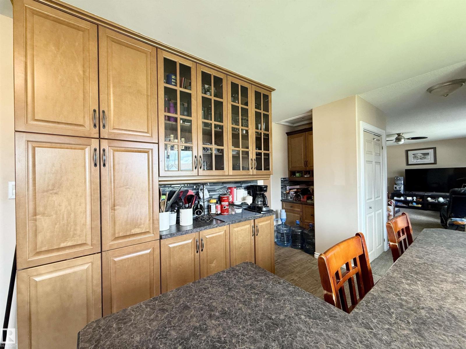 4808 52 AV photo 17