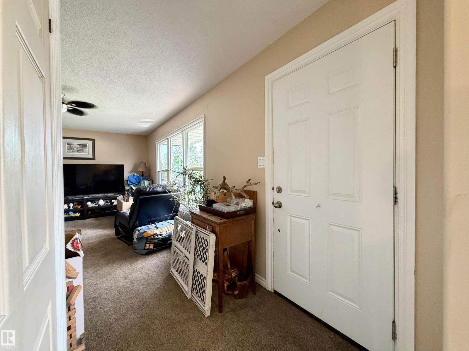 4808 52 AV photo 3