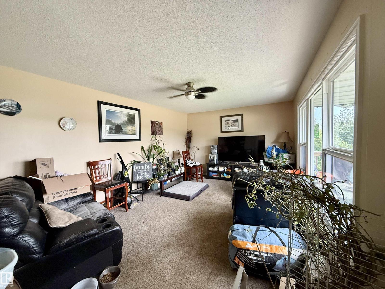 4808 52 AV photo 4