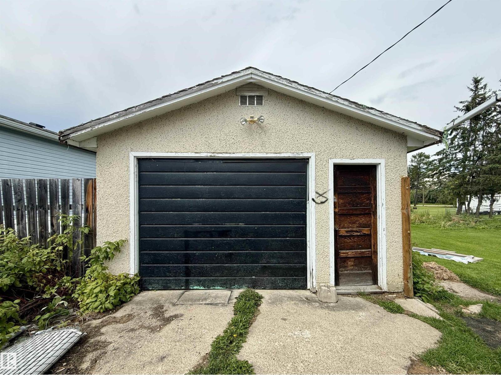 4808 52 AV photo 44