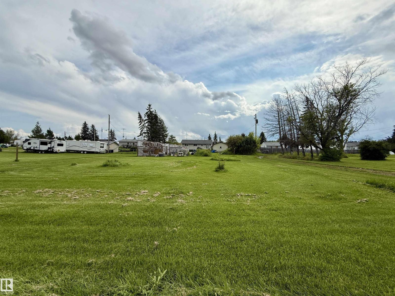 4808 52 AV photo 52