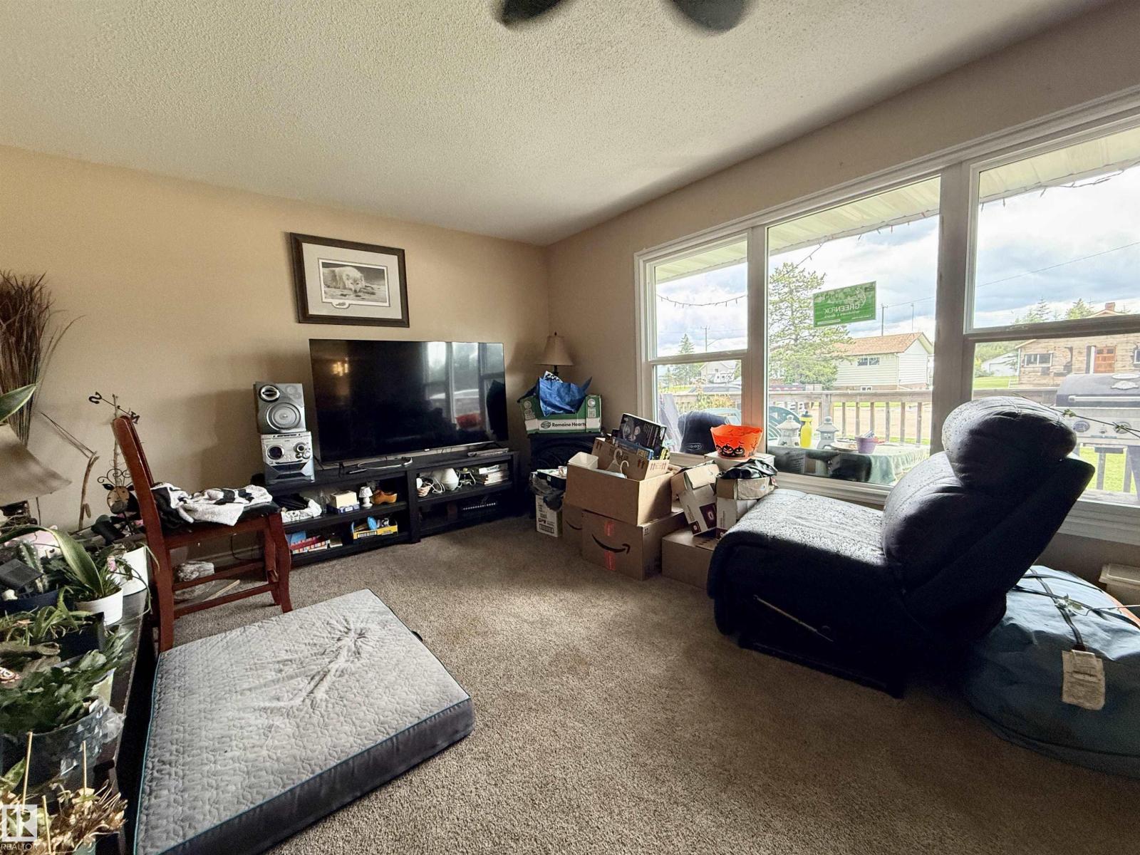 4808 52 AV photo 6