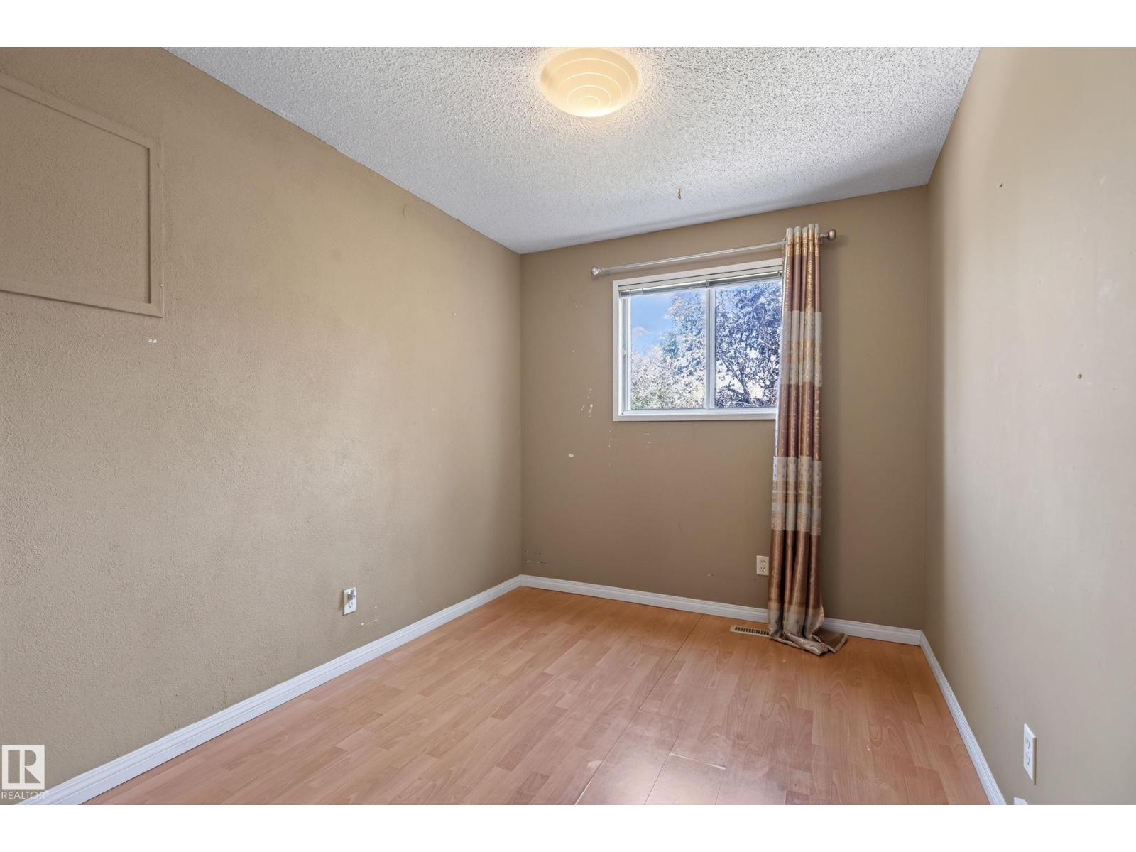 19040 70 AV NW - 20