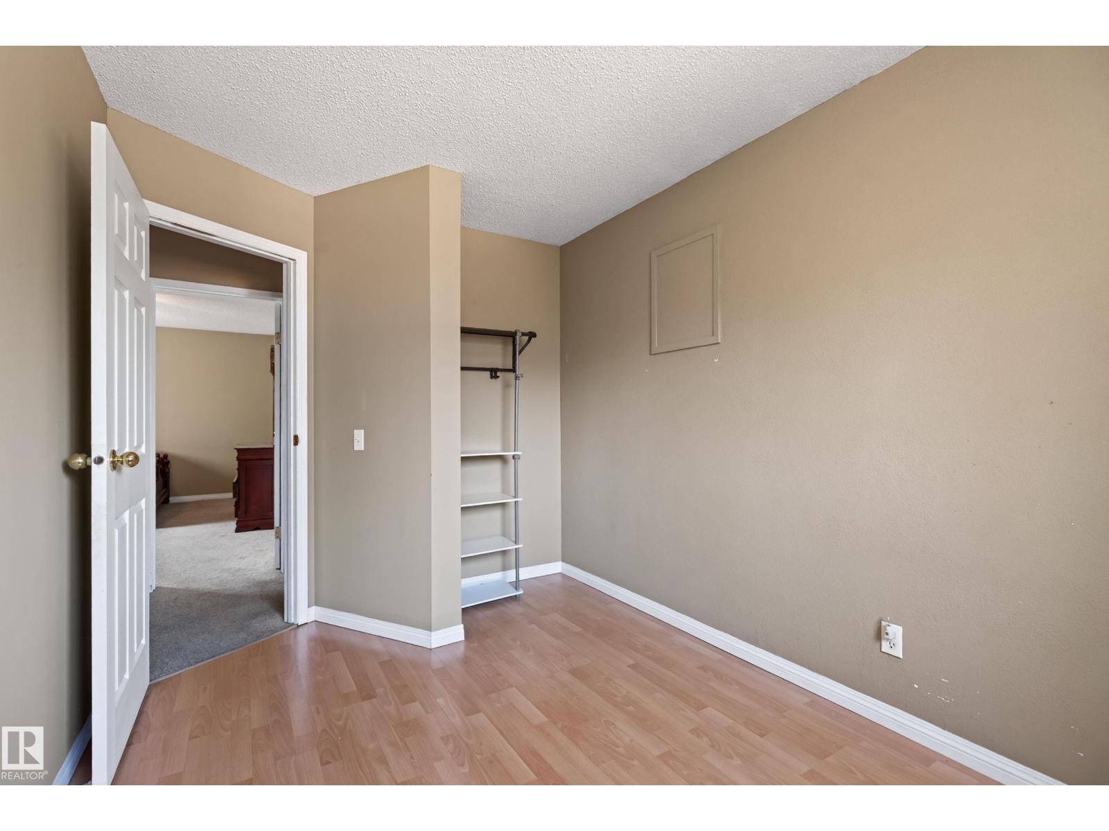 19040 70 AV NW - Image 21