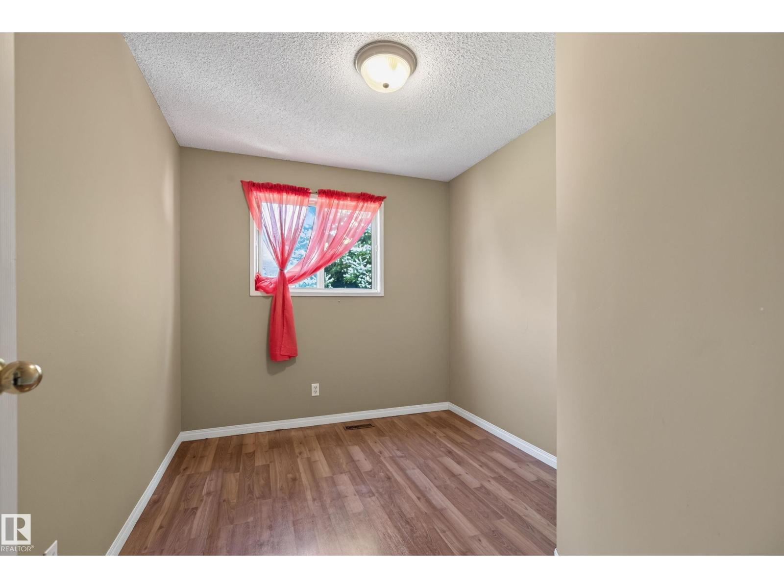 19040 70 AV NW - Image 22