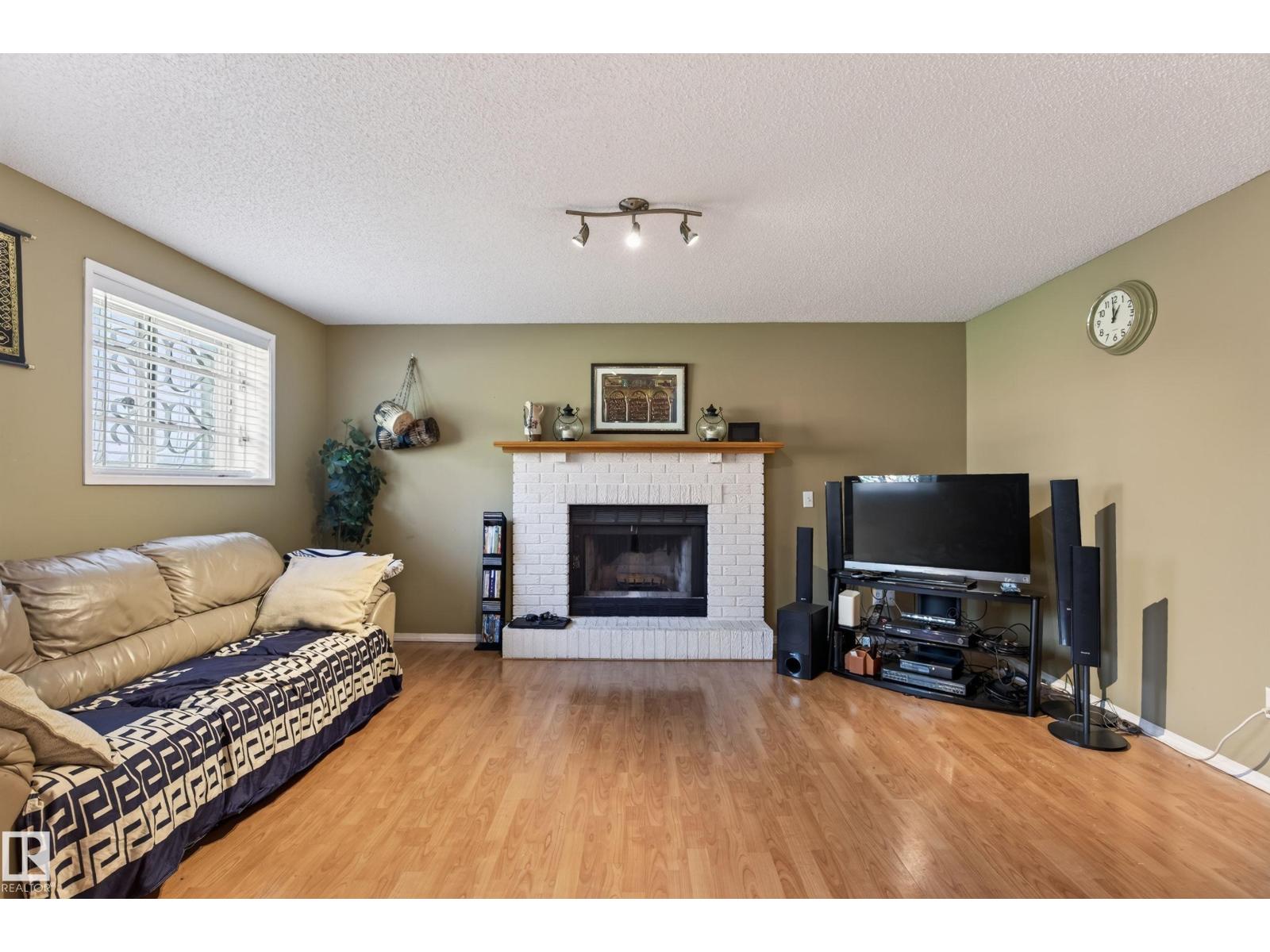 19040 70 AV NW - Image 23