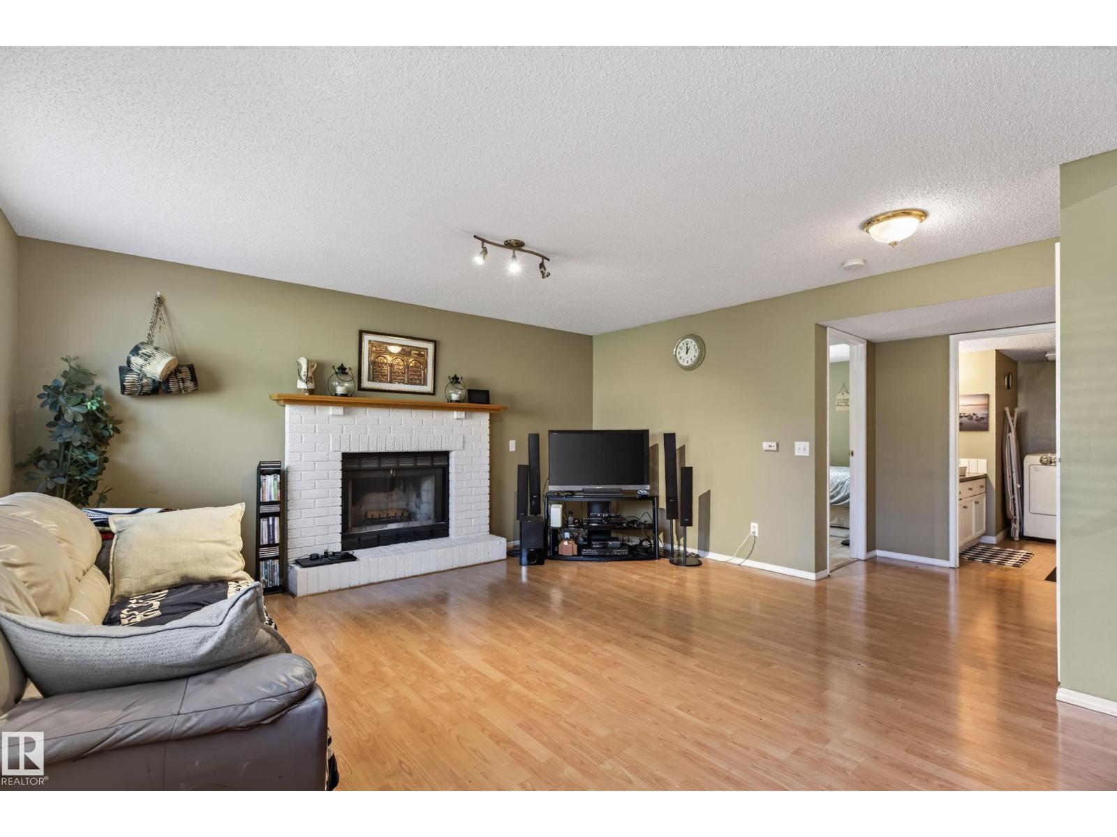 19040 70 AV NW - Image 24