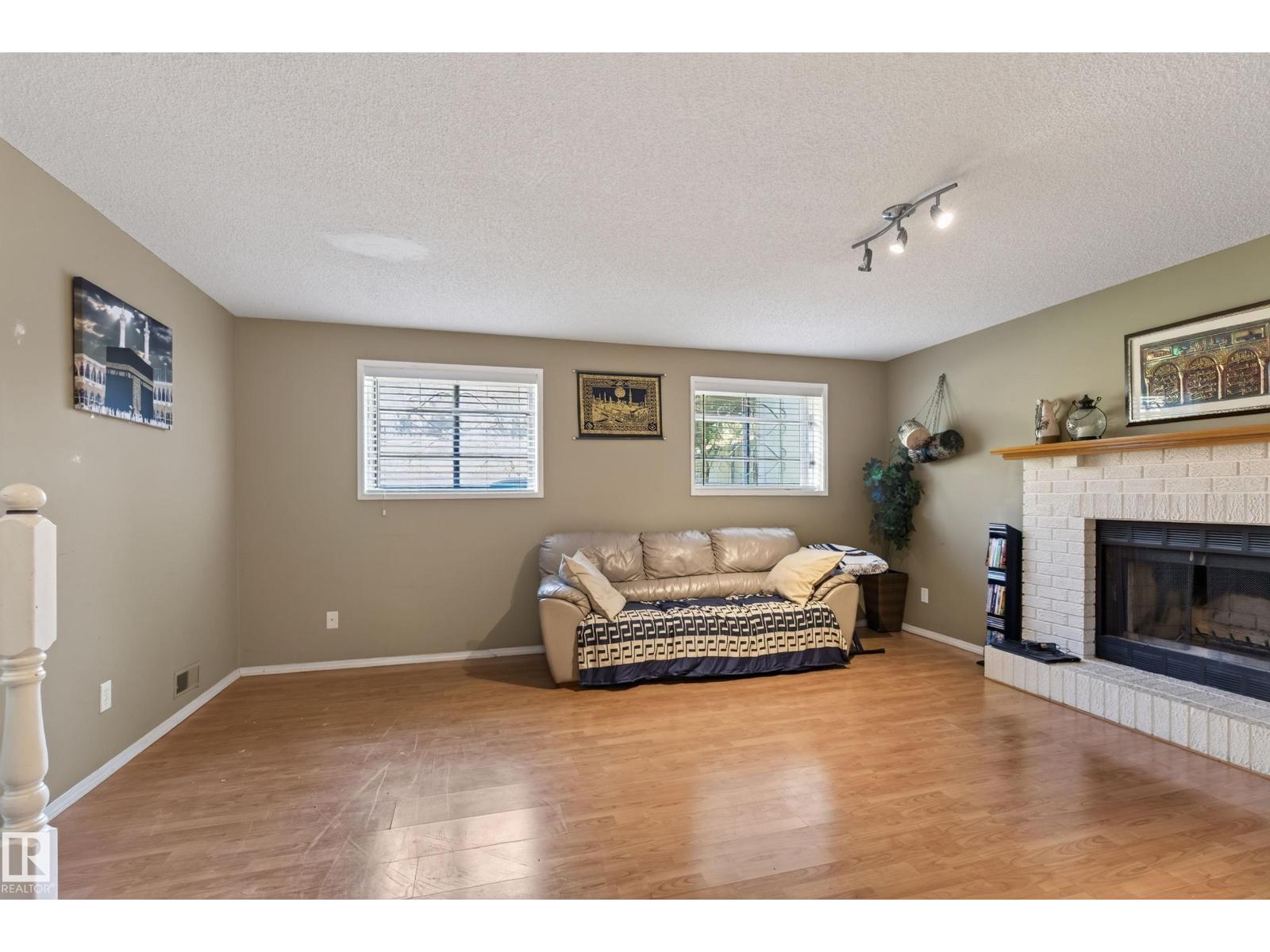 19040 70 AV NW - Image 25