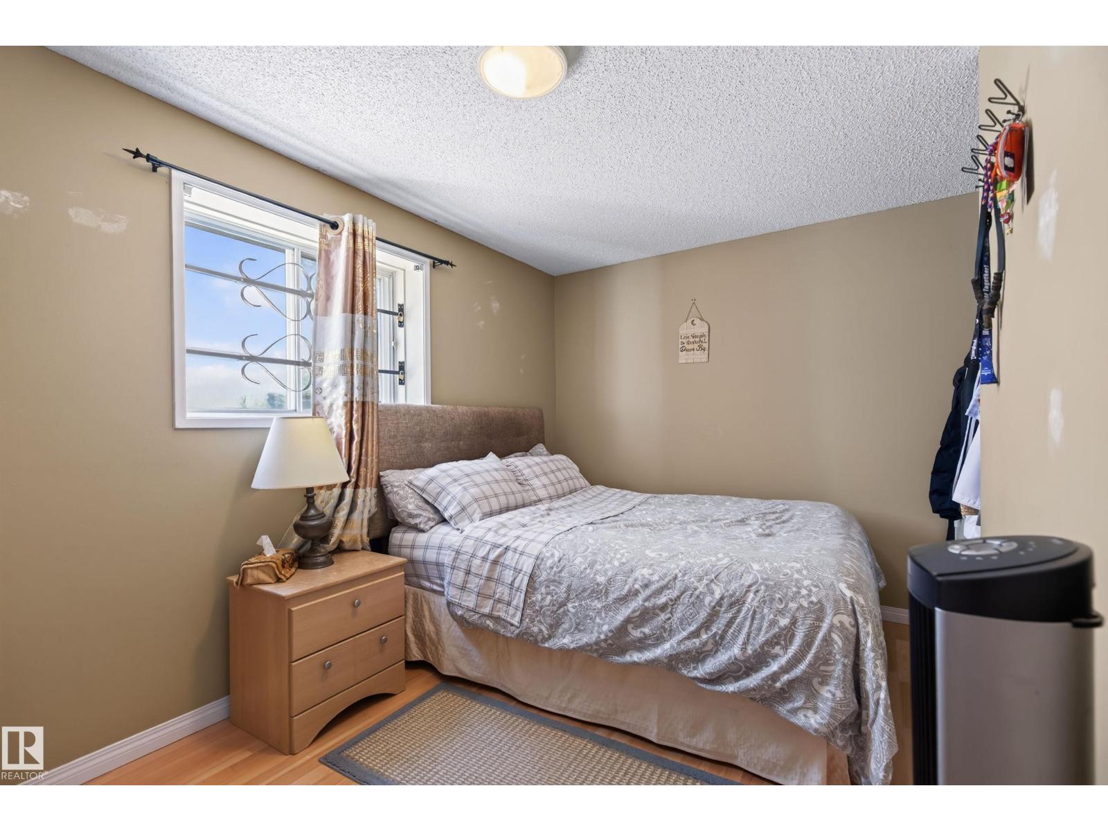 19040 70 AV NW - 27