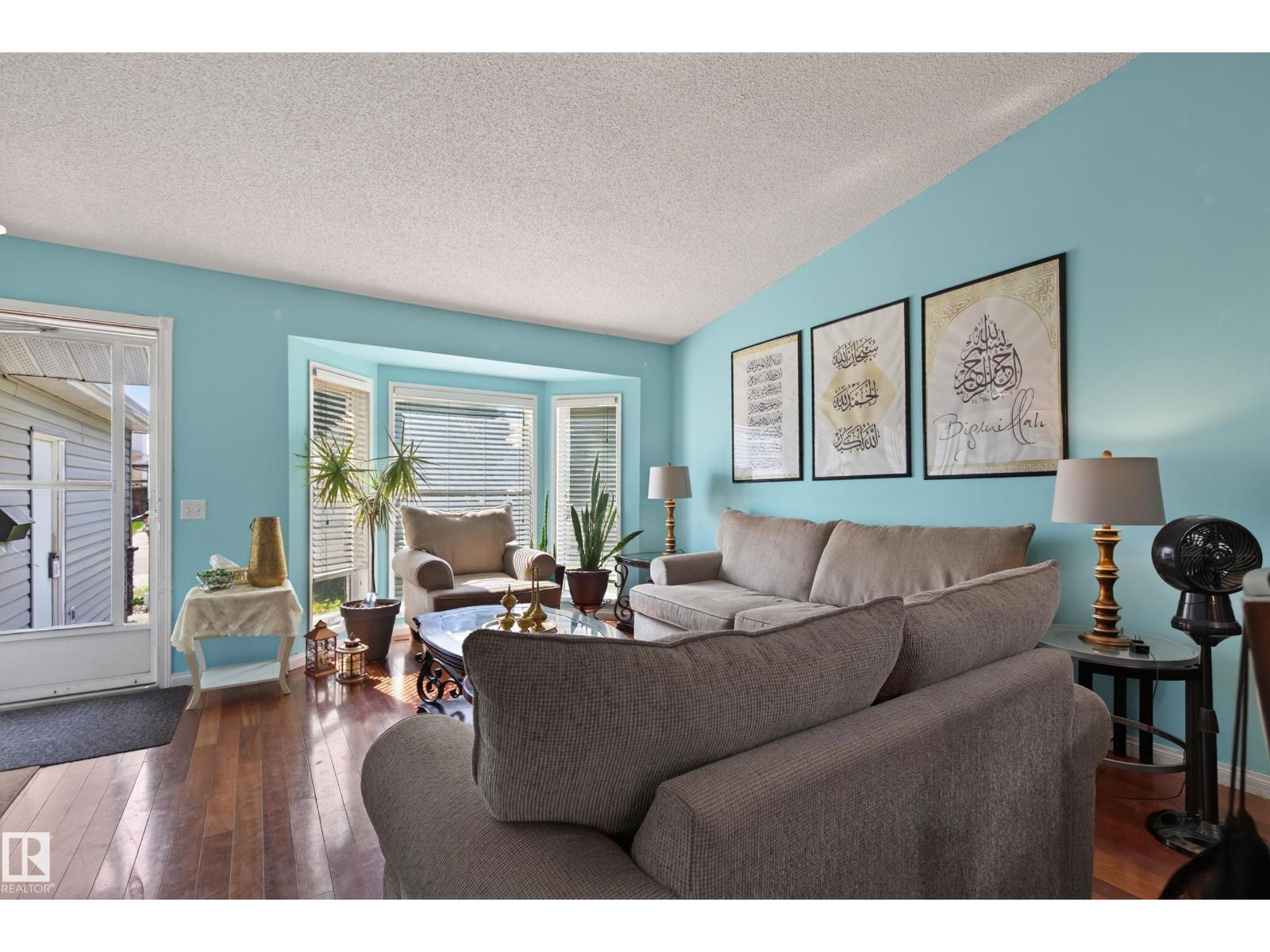 19040 70 AV NW - Image 3