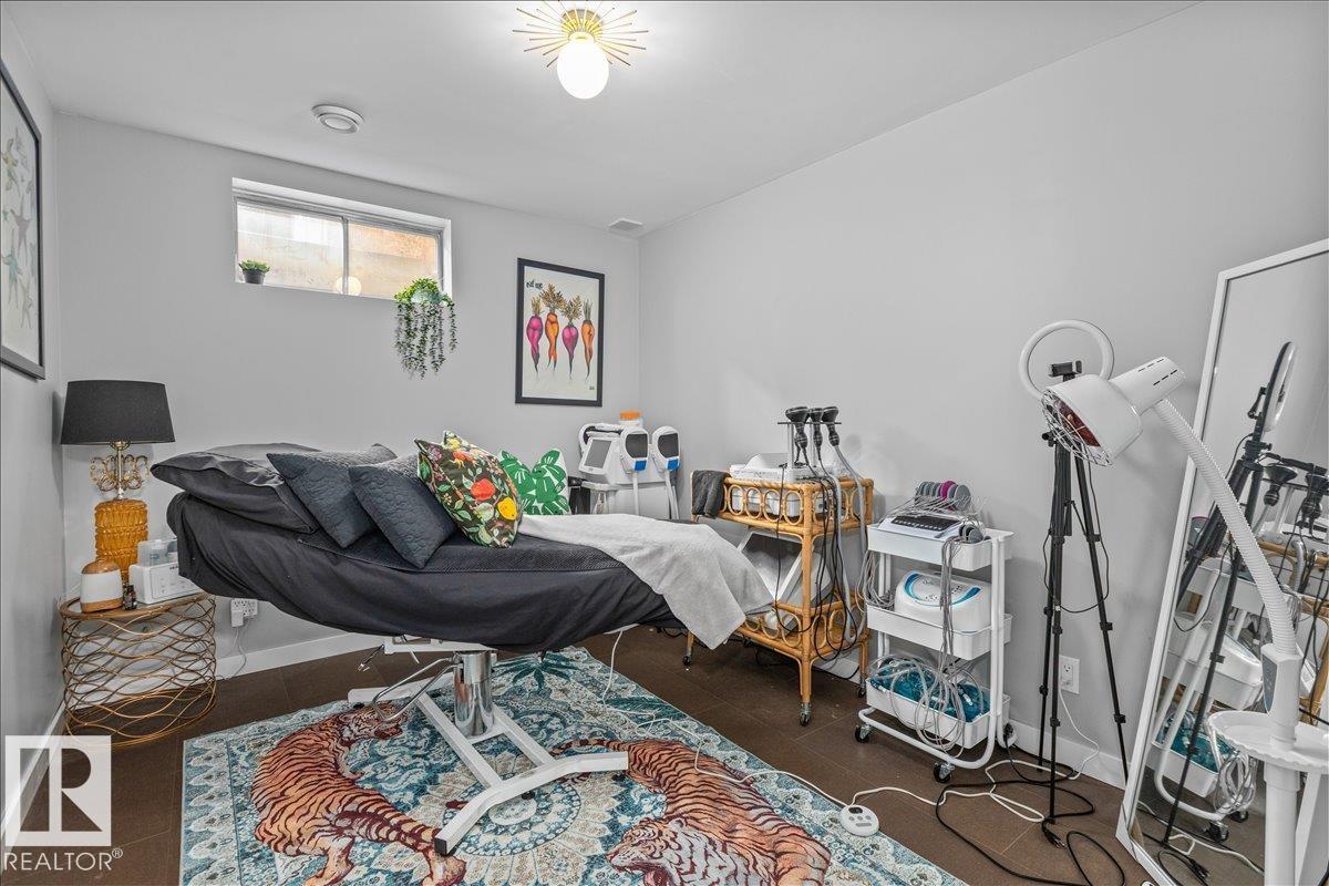 6 LAIRD PL - 35