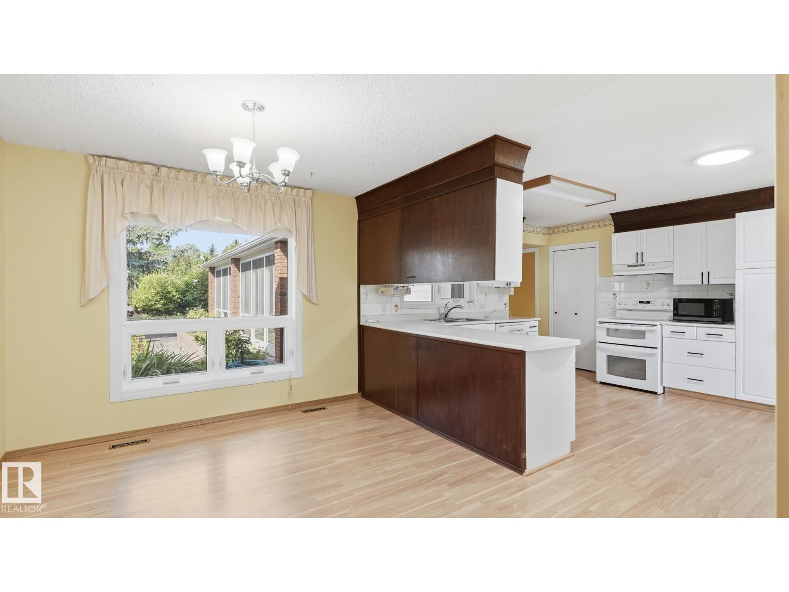 8408 176 ST NW - 12