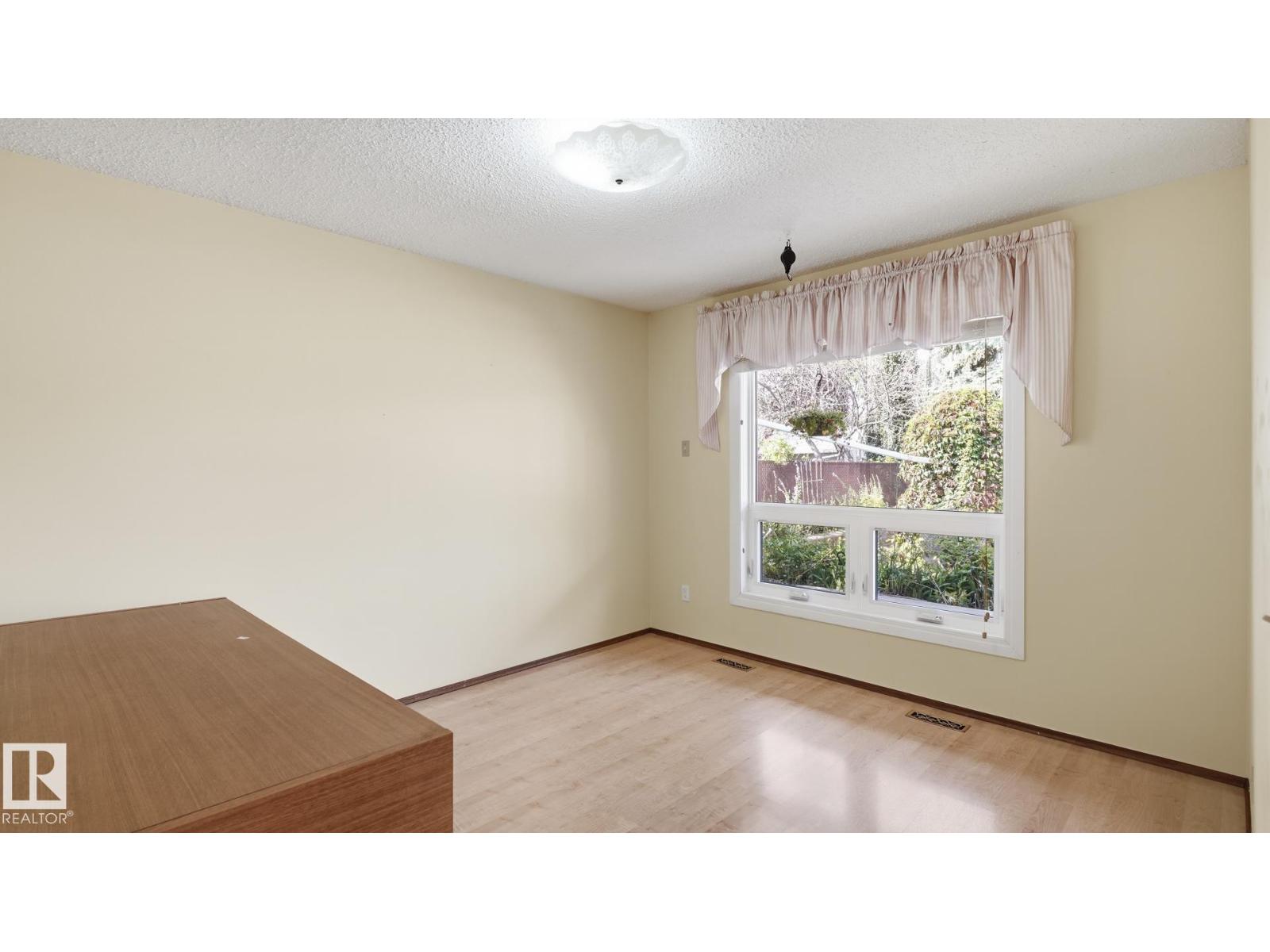 8408 176 ST NW - 15