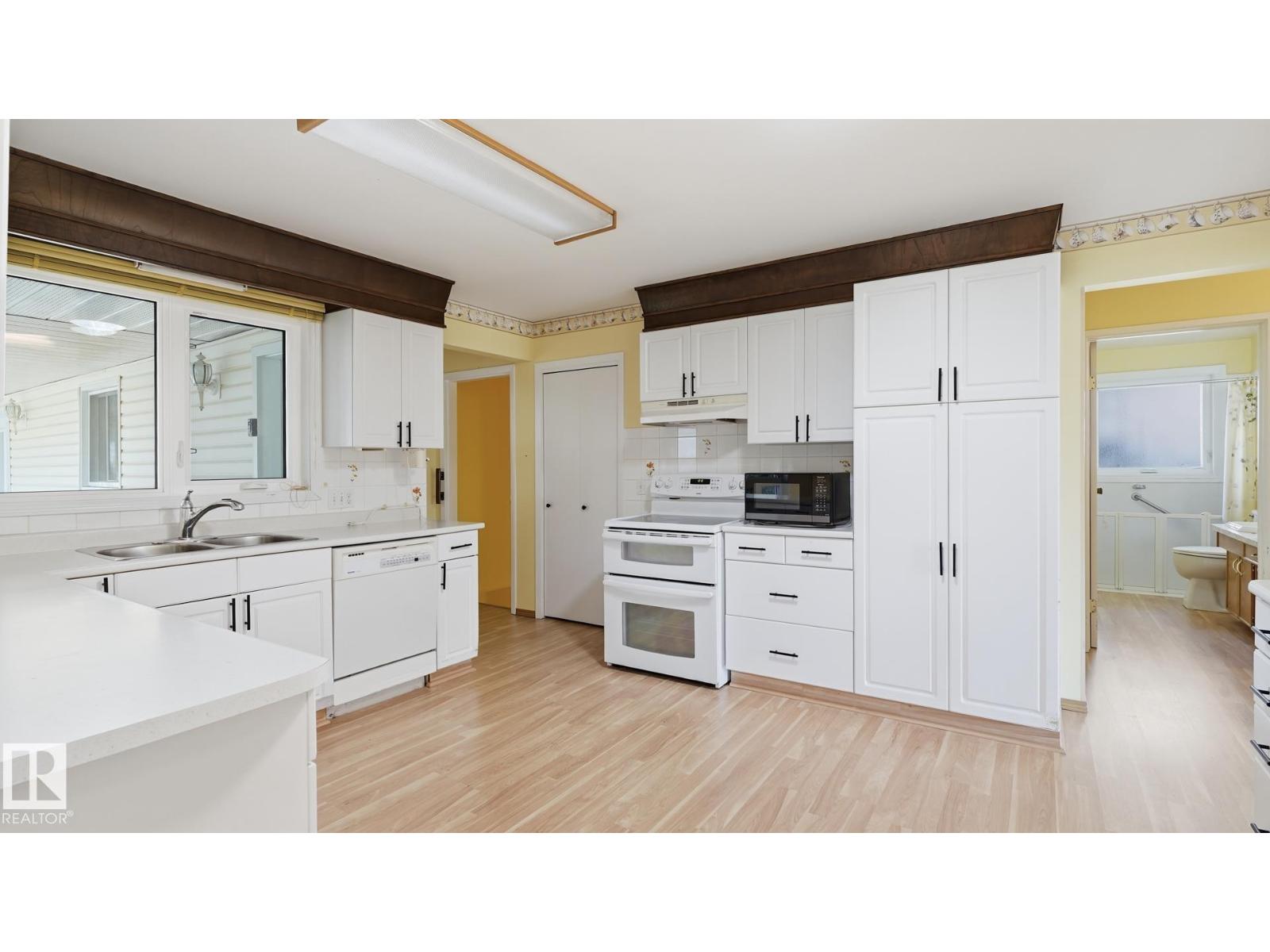 8408 176 ST NW - 16