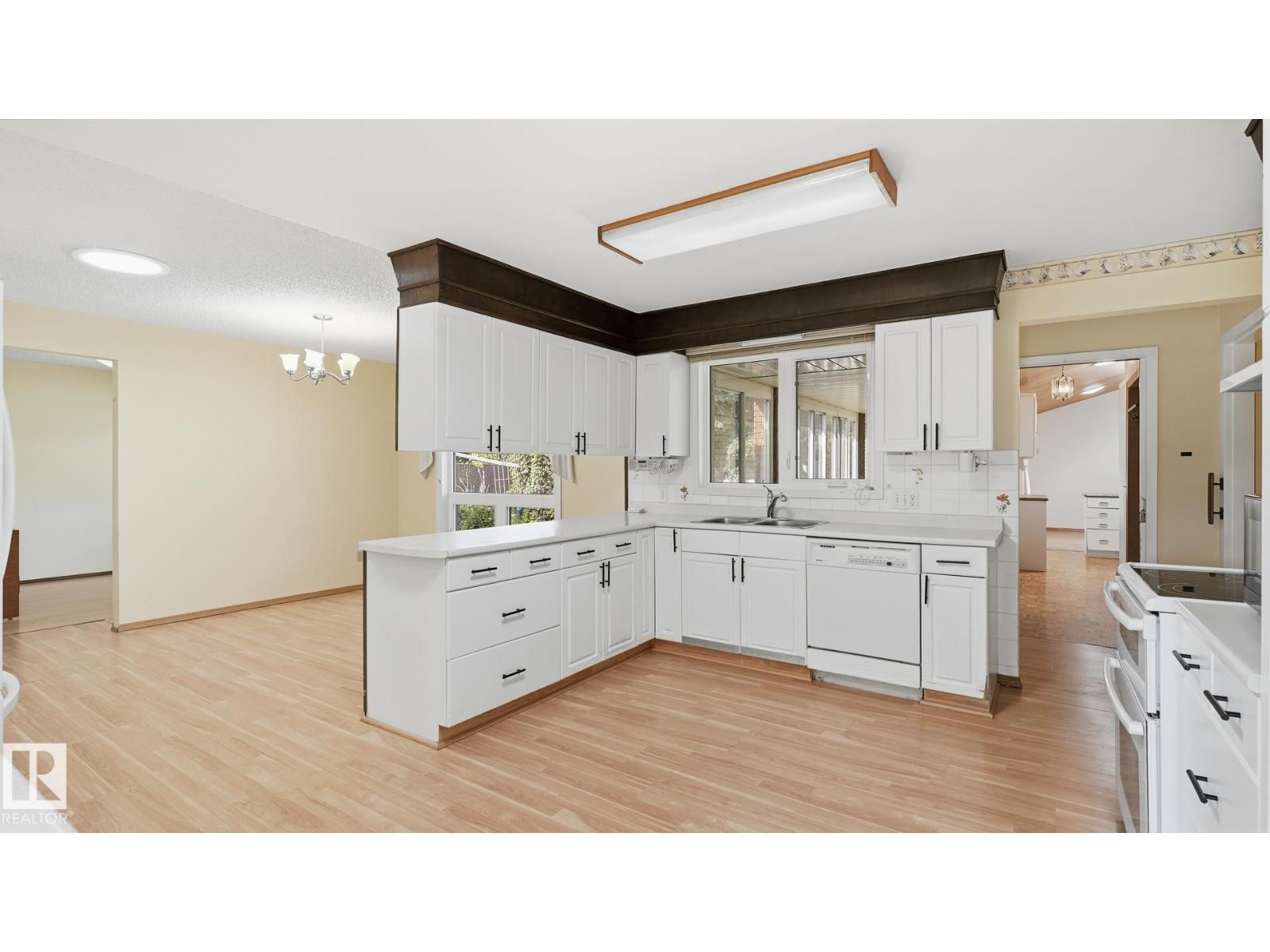 8408 176 ST NW - 18