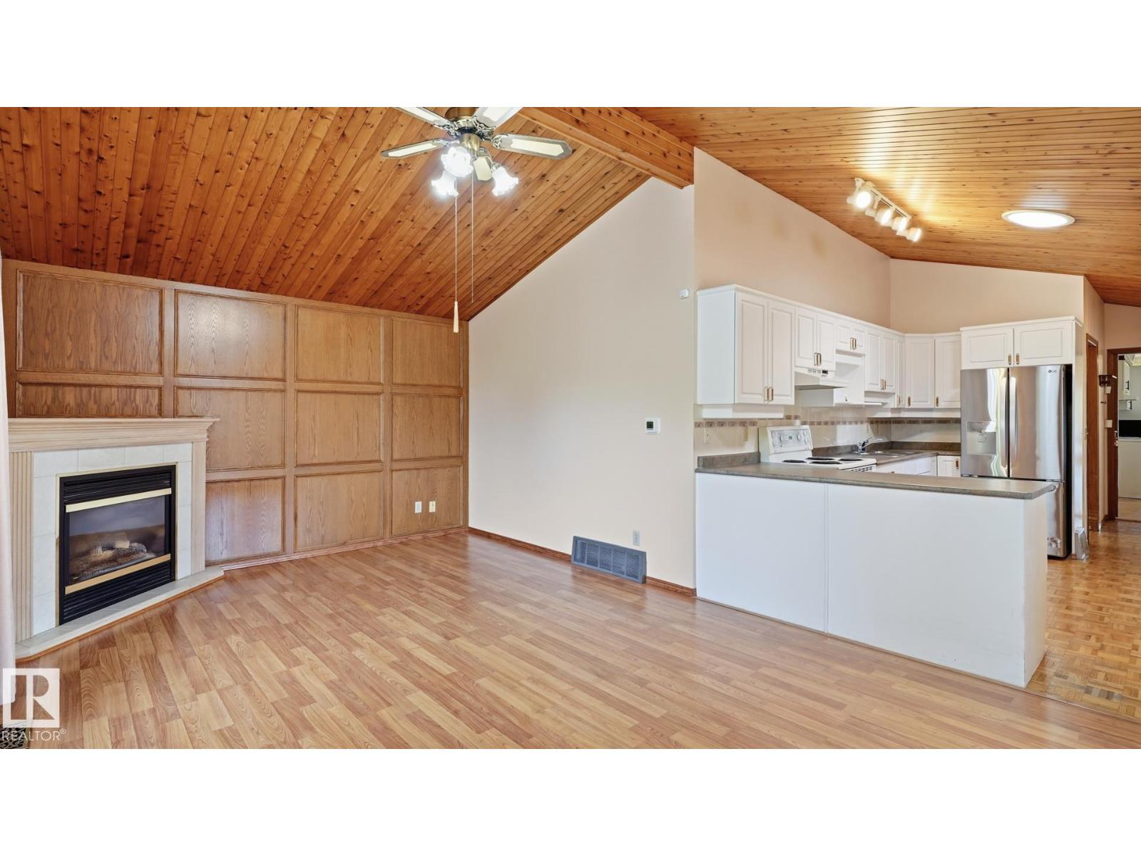8408 176 ST NW - 31
