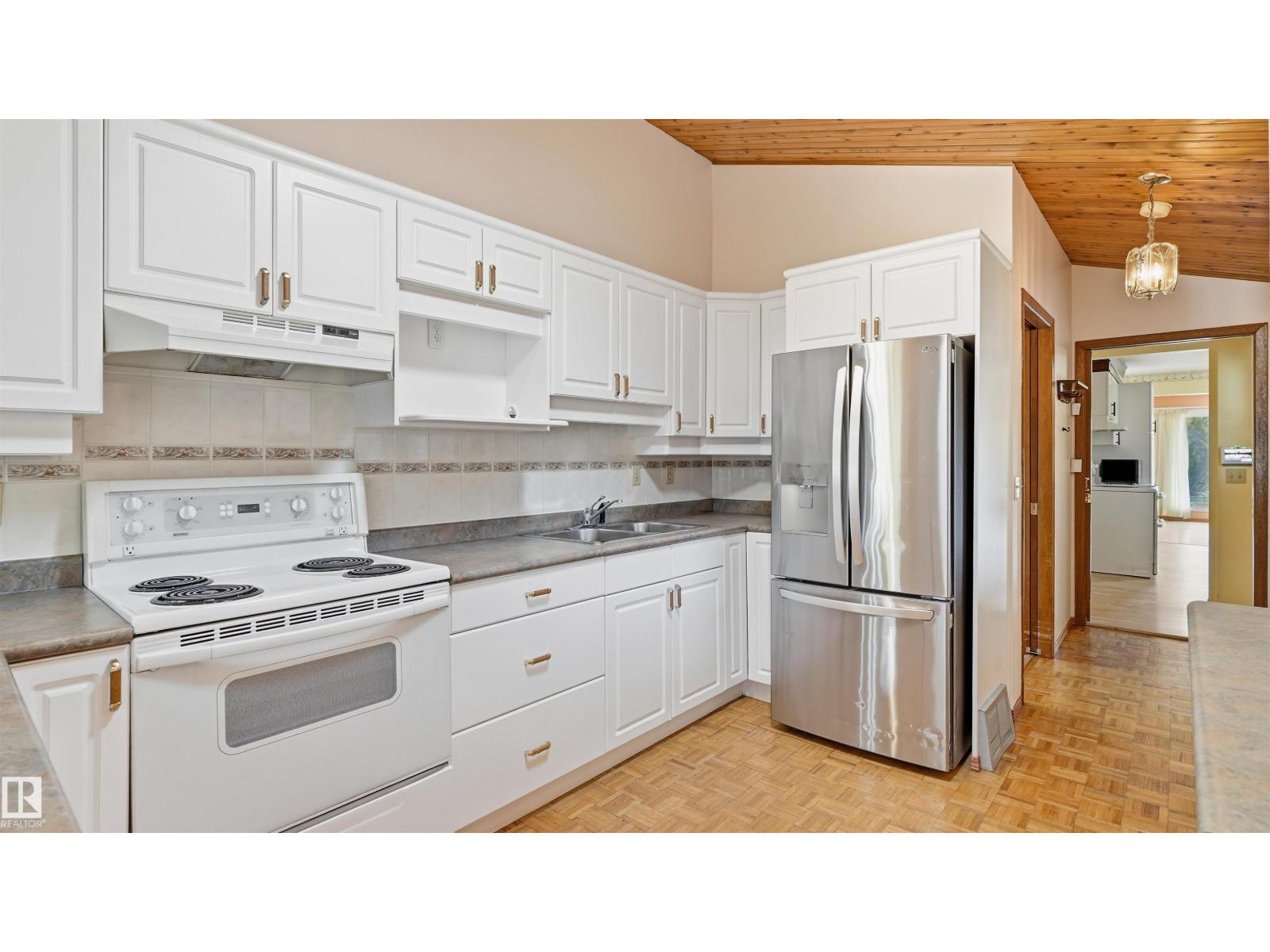 8408 176 ST NW - 34