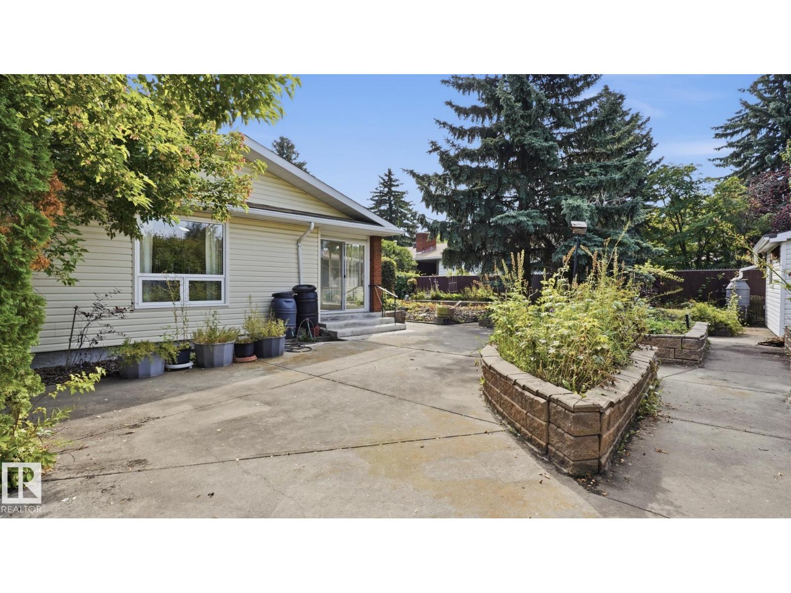 8408 176 ST NW - 52