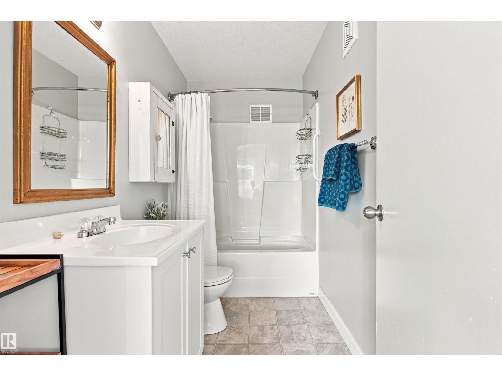 4718 49 ST - 25