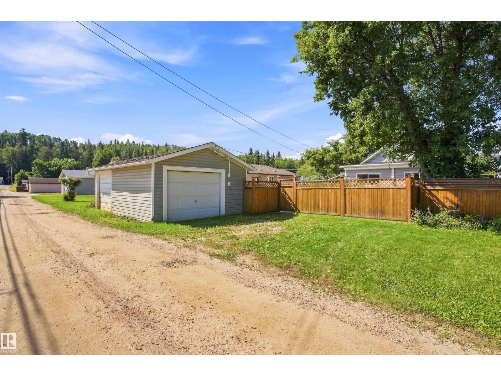 4718 49 ST - 43