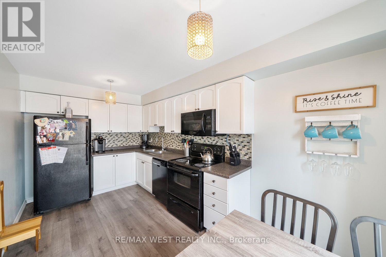 #4 17 Cheltenham Road, Barrie (Georgian Drive), Ontario, L4M0E7, Barrie (Georgian Drive), Ontario — photo 5 of 5
