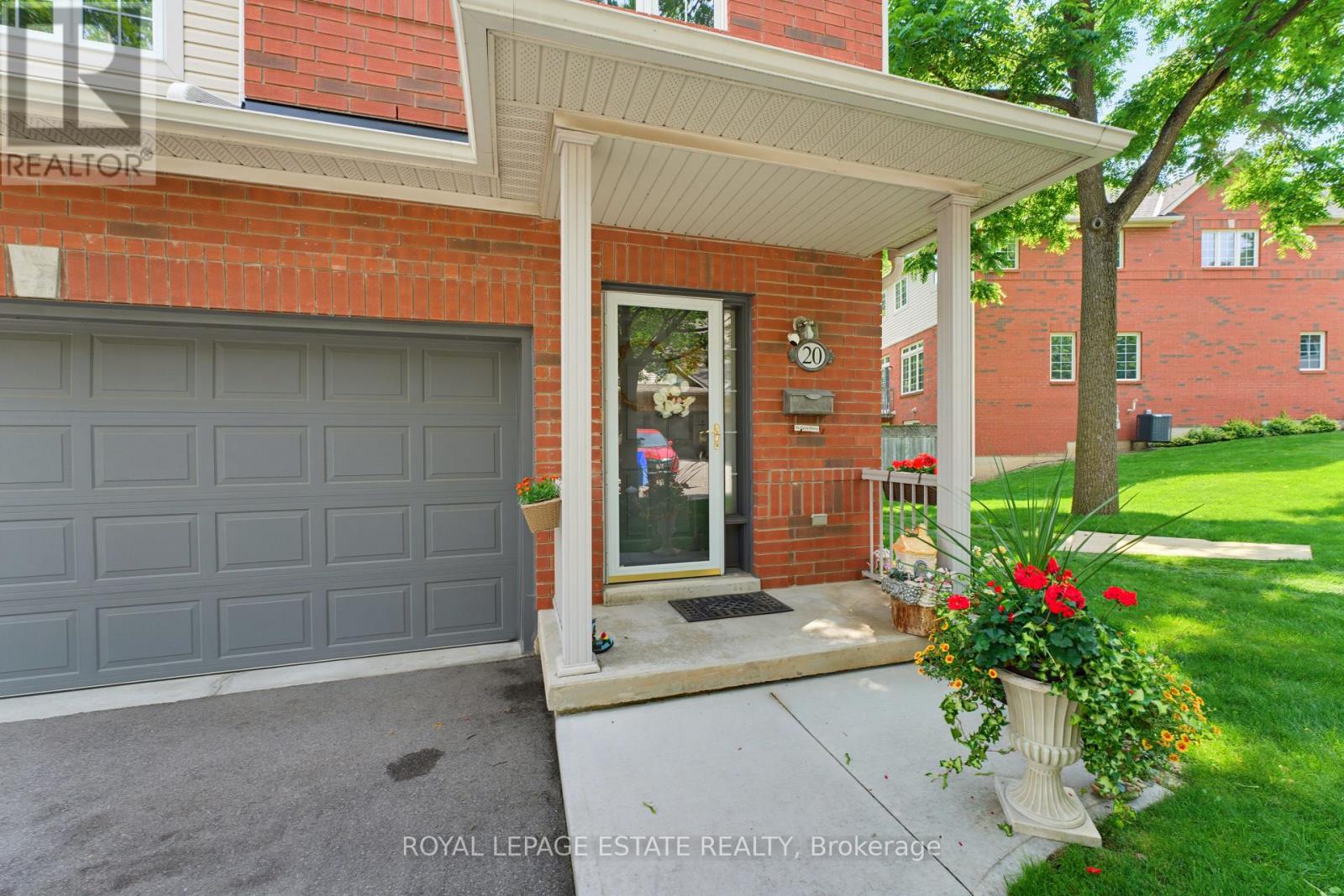 #20 120 BEDDOE DRIVE - 4