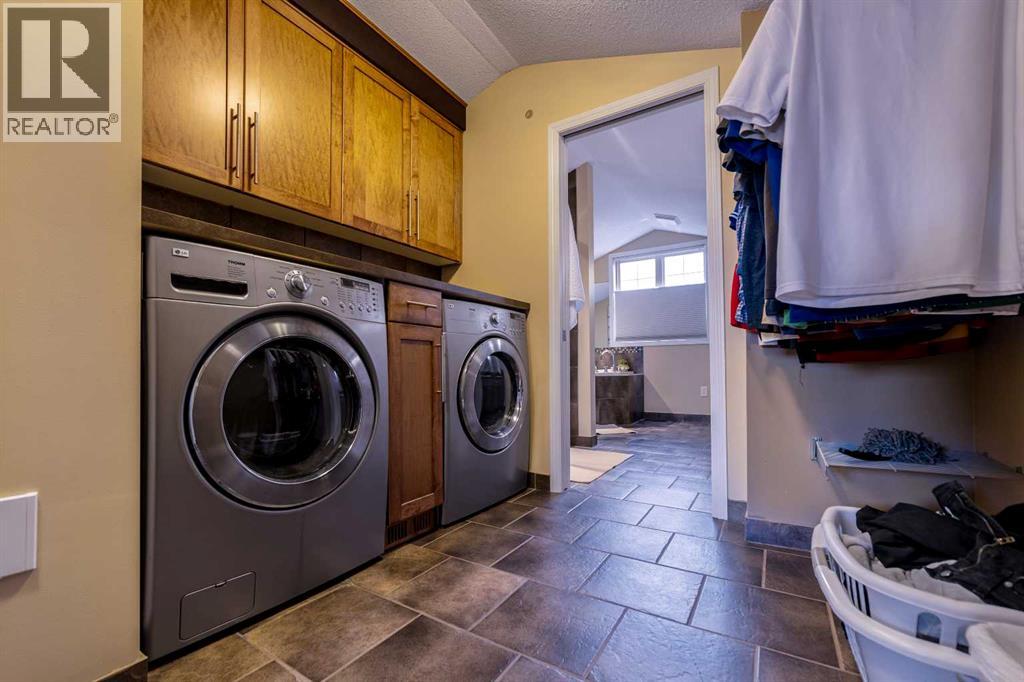 #2 418 Couleecreek Boulevard S - Image 32