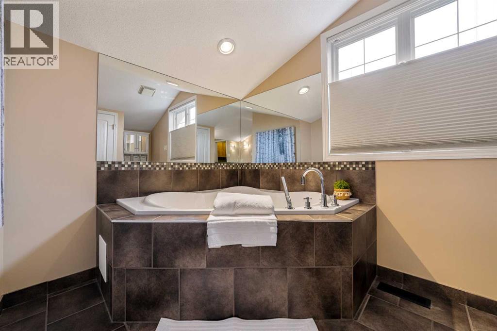 #2 418 Couleecreek Boulevard S - Image 36