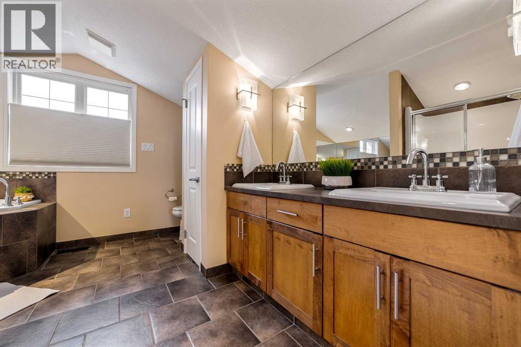 #2 418 Couleecreek Boulevard S - Image 34