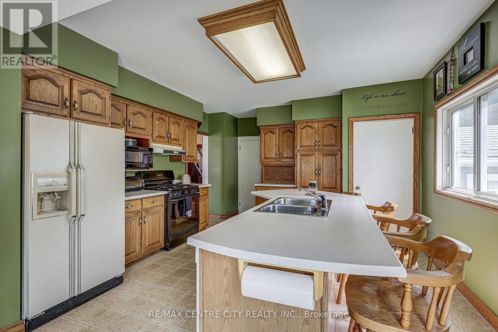 264 JOHN STREET S - Image 14