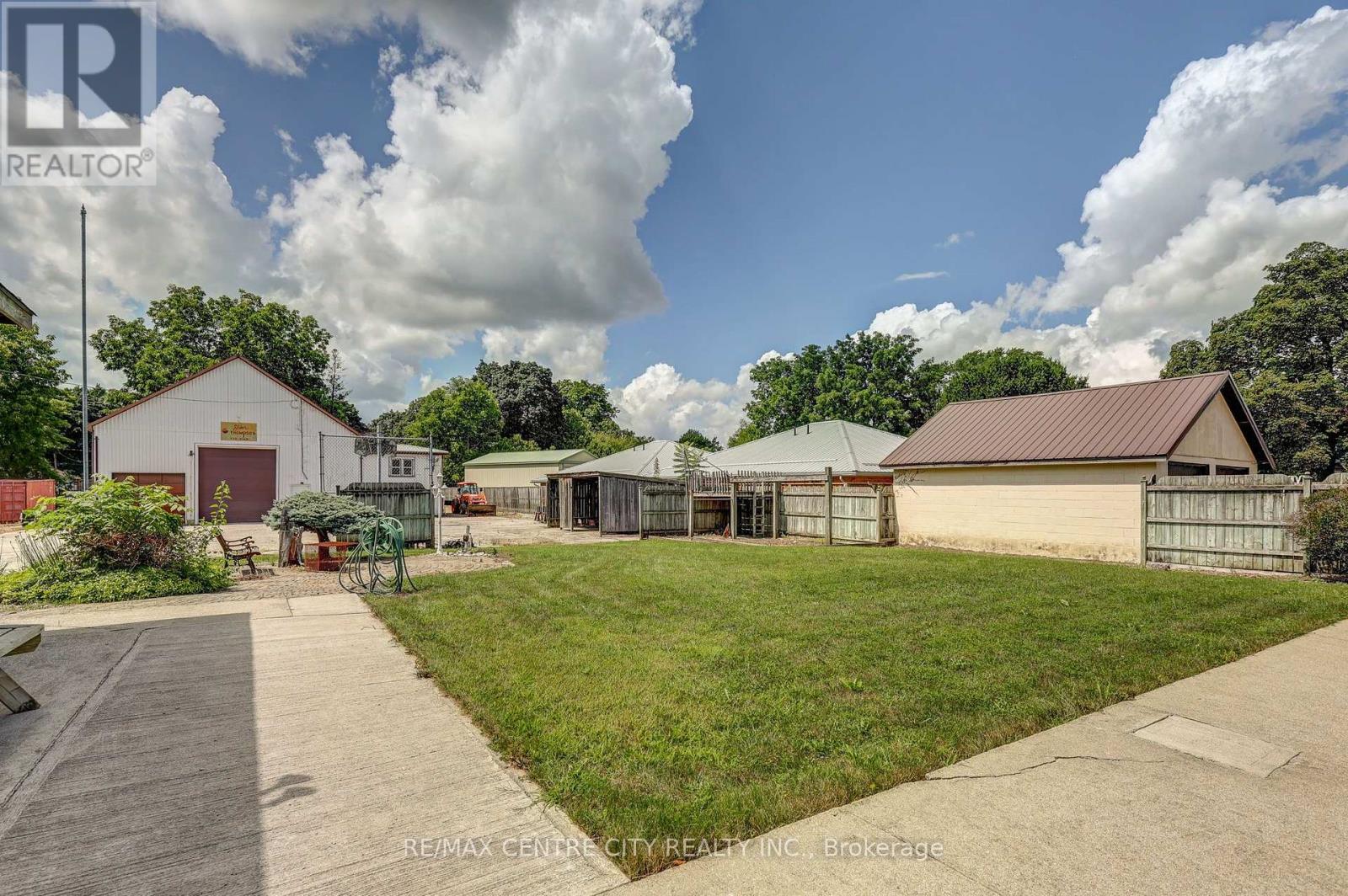 264 JOHN STREET S - Image 31