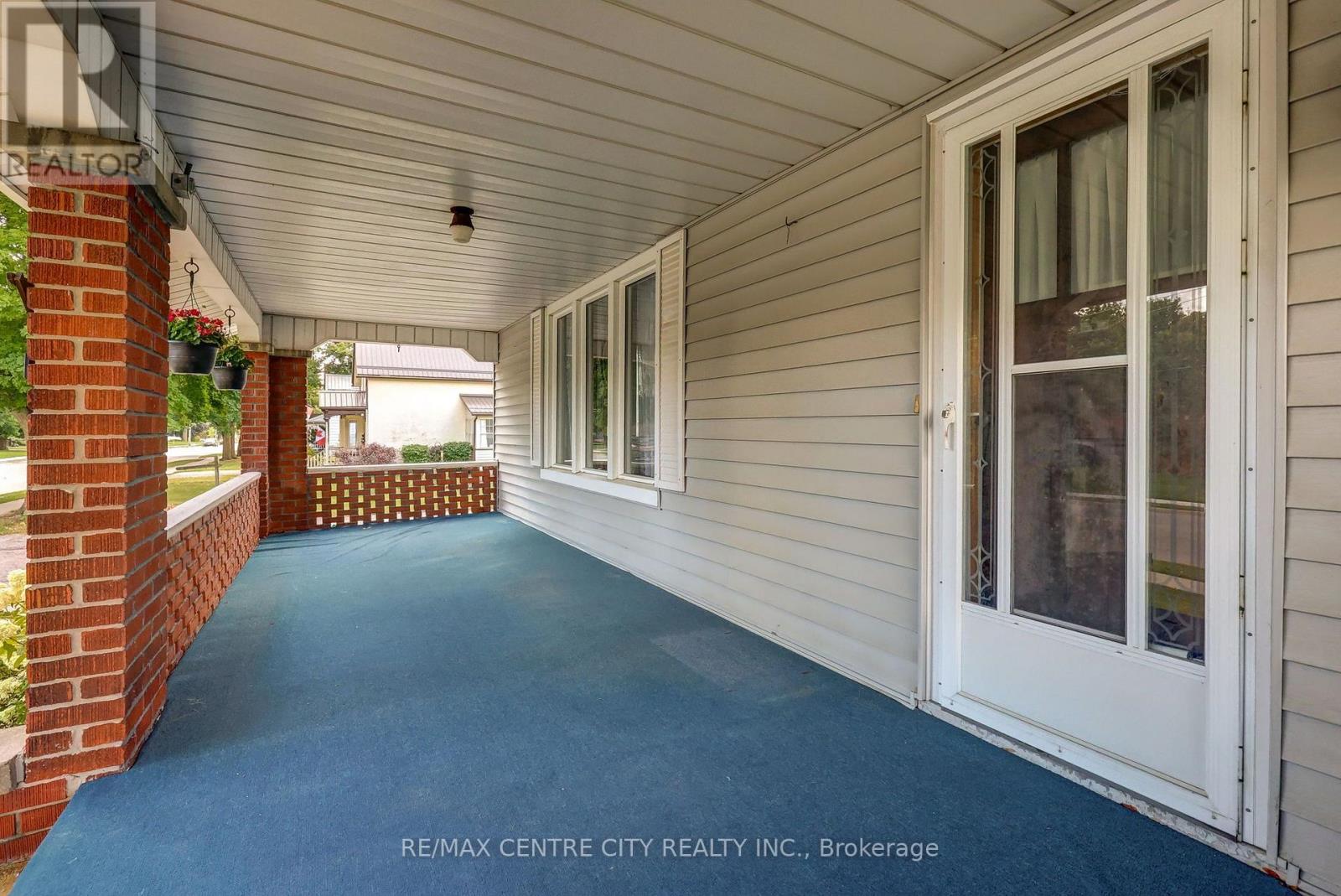 264 JOHN STREET S - Image 4