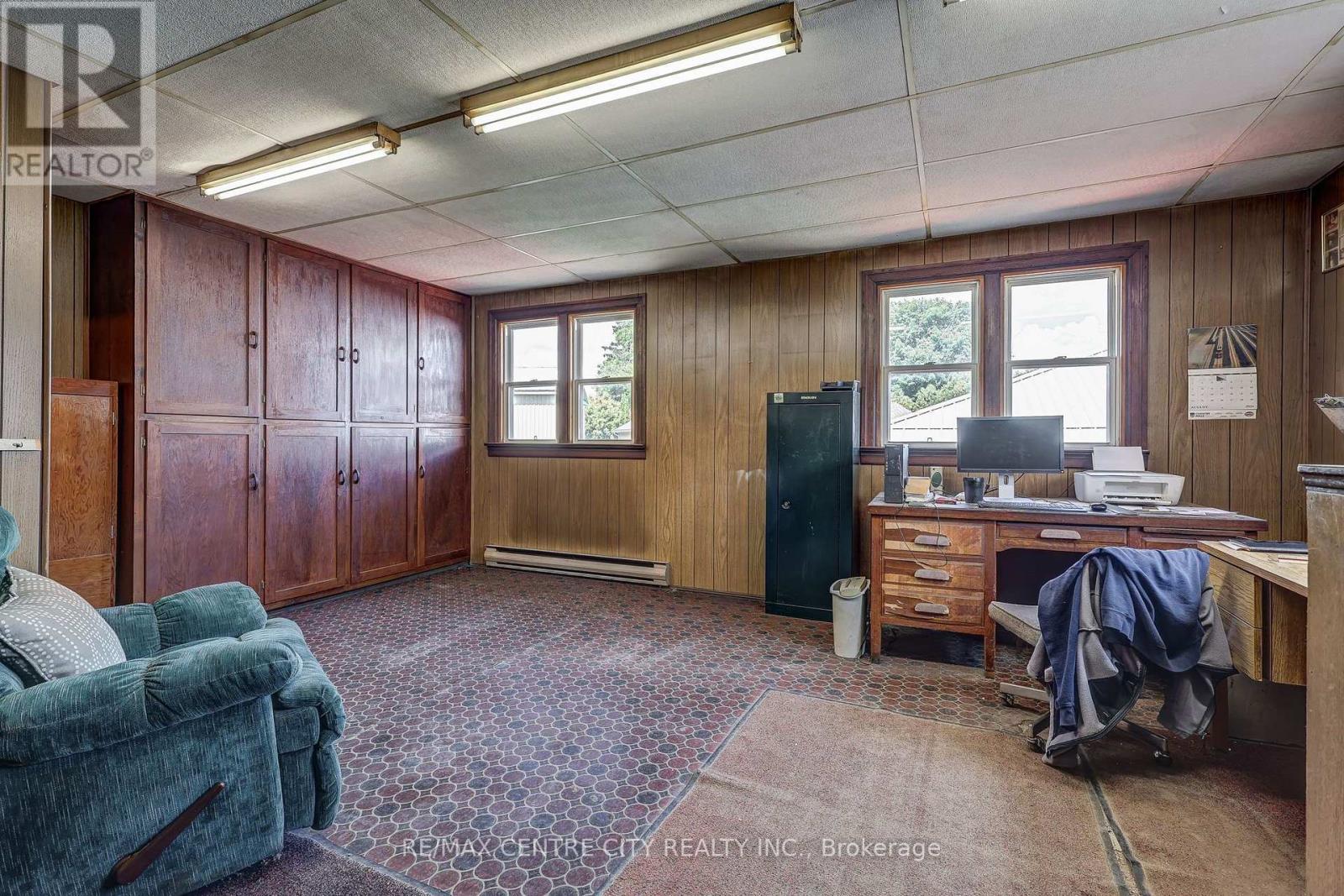 264 JOHN STREET S - 42