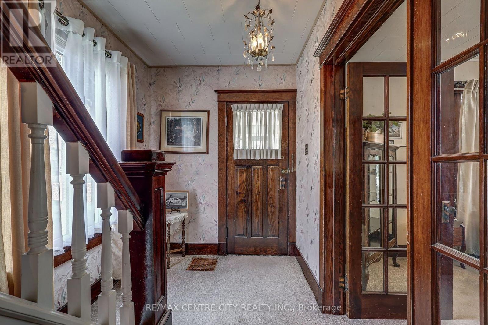 264 JOHN STREET S - Image 5