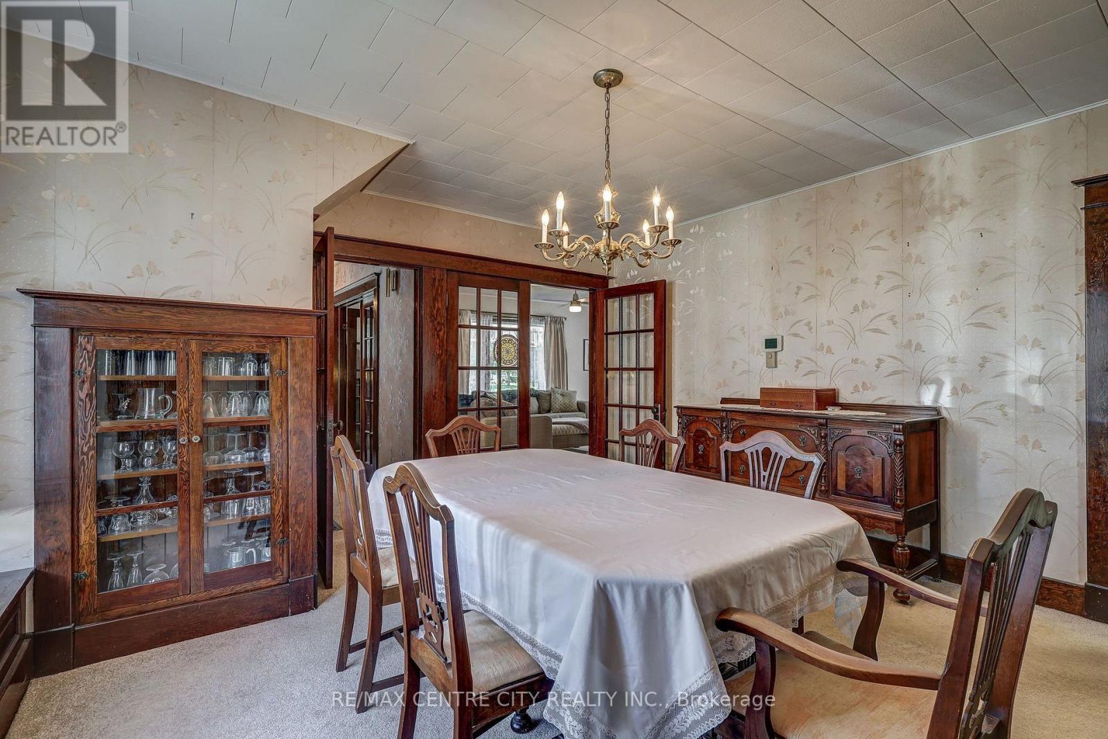 264 JOHN STREET S - Image 9