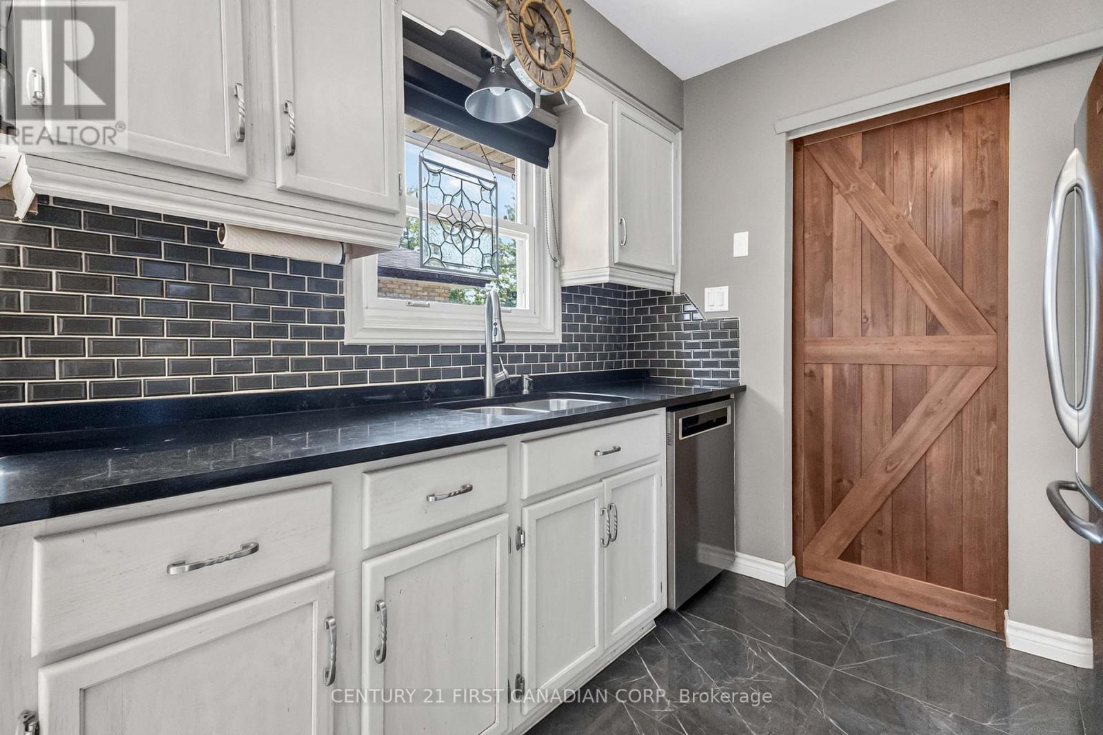 138 HARDING CRESCENT - 12