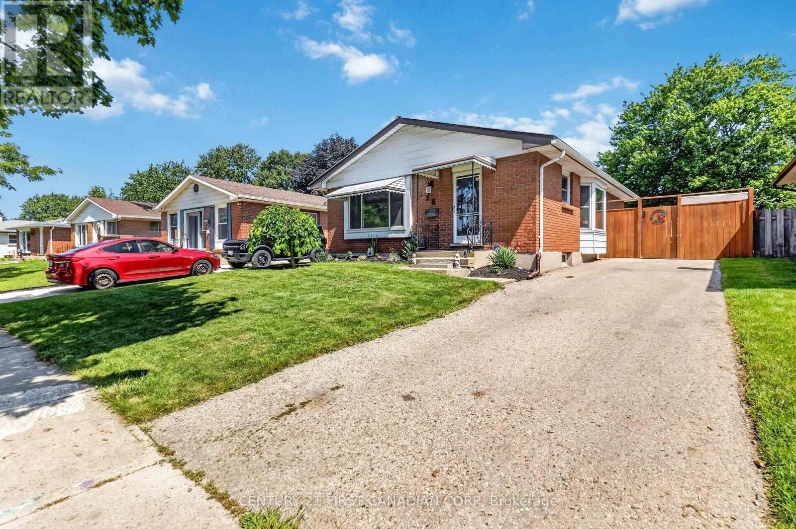 138 HARDING CRESCENT - 2