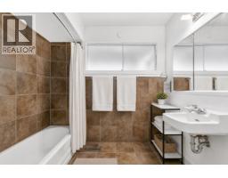 Living room - 348 Burne Avenue, Kelowna, BC V1Y5P1 Photo 9